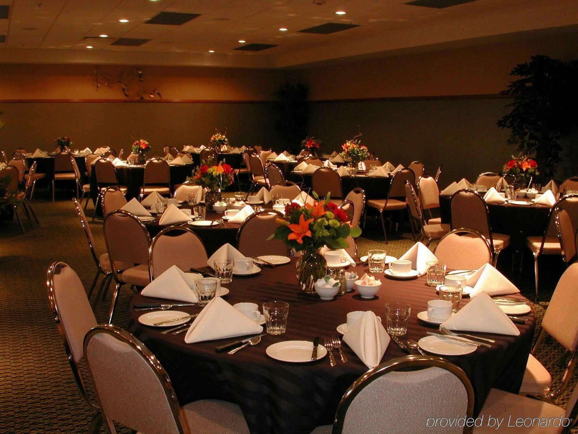 Holiday Inn & Suites Grande Prairie, An Ihg Hotel Restaurant photo